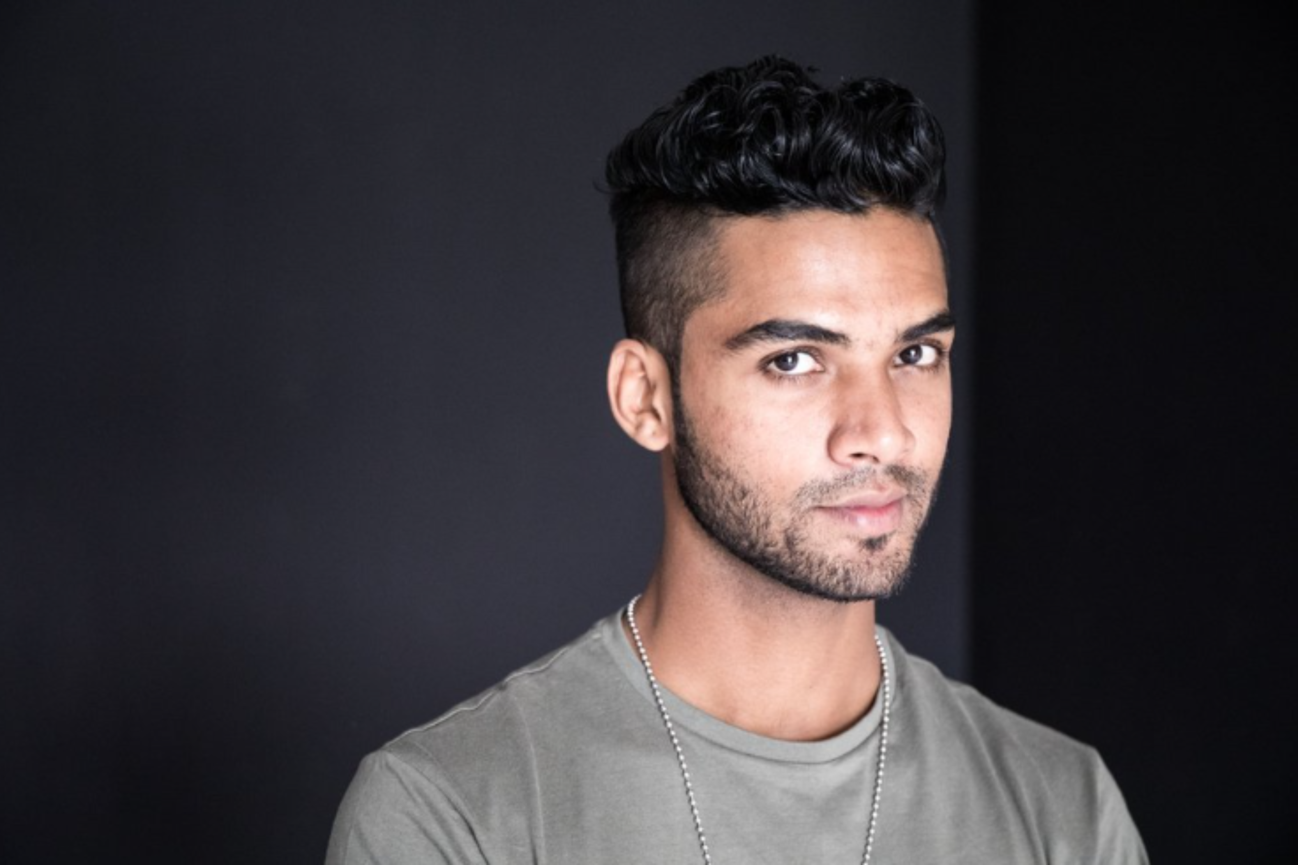 Loose Mid-Length Curls with Soft Fade