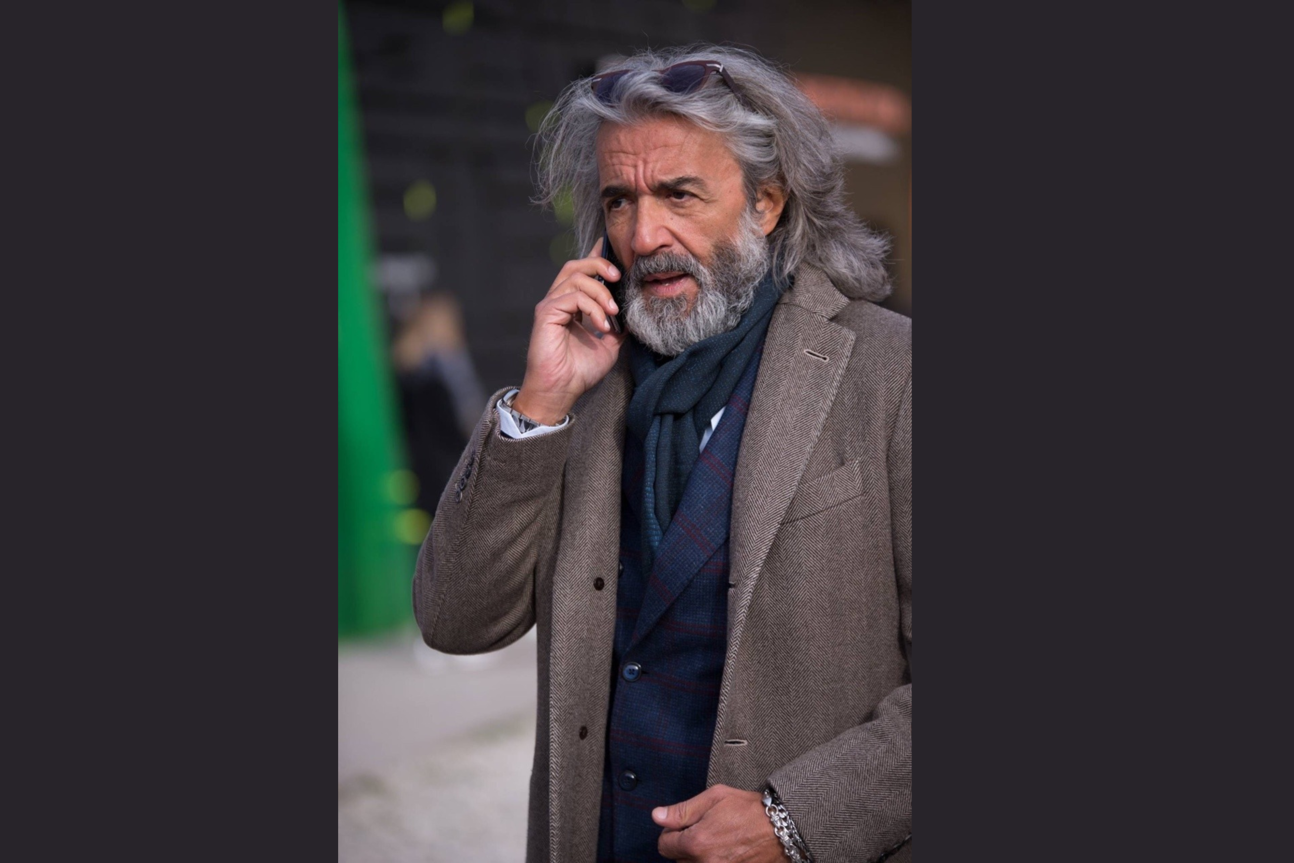 Medium-Length Wavy Flow (Silver Surfer Look)