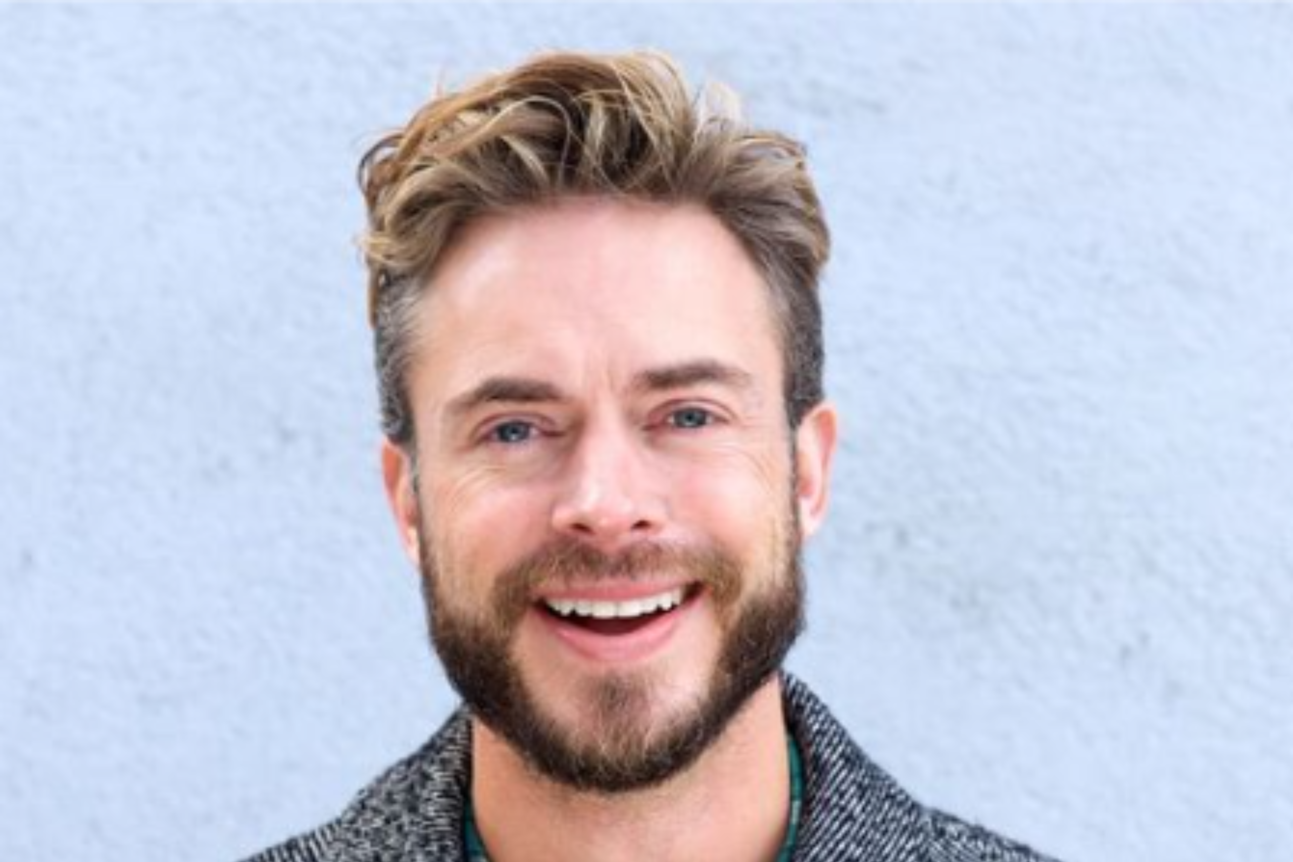 Best Hairstyle for Men with Big Nose