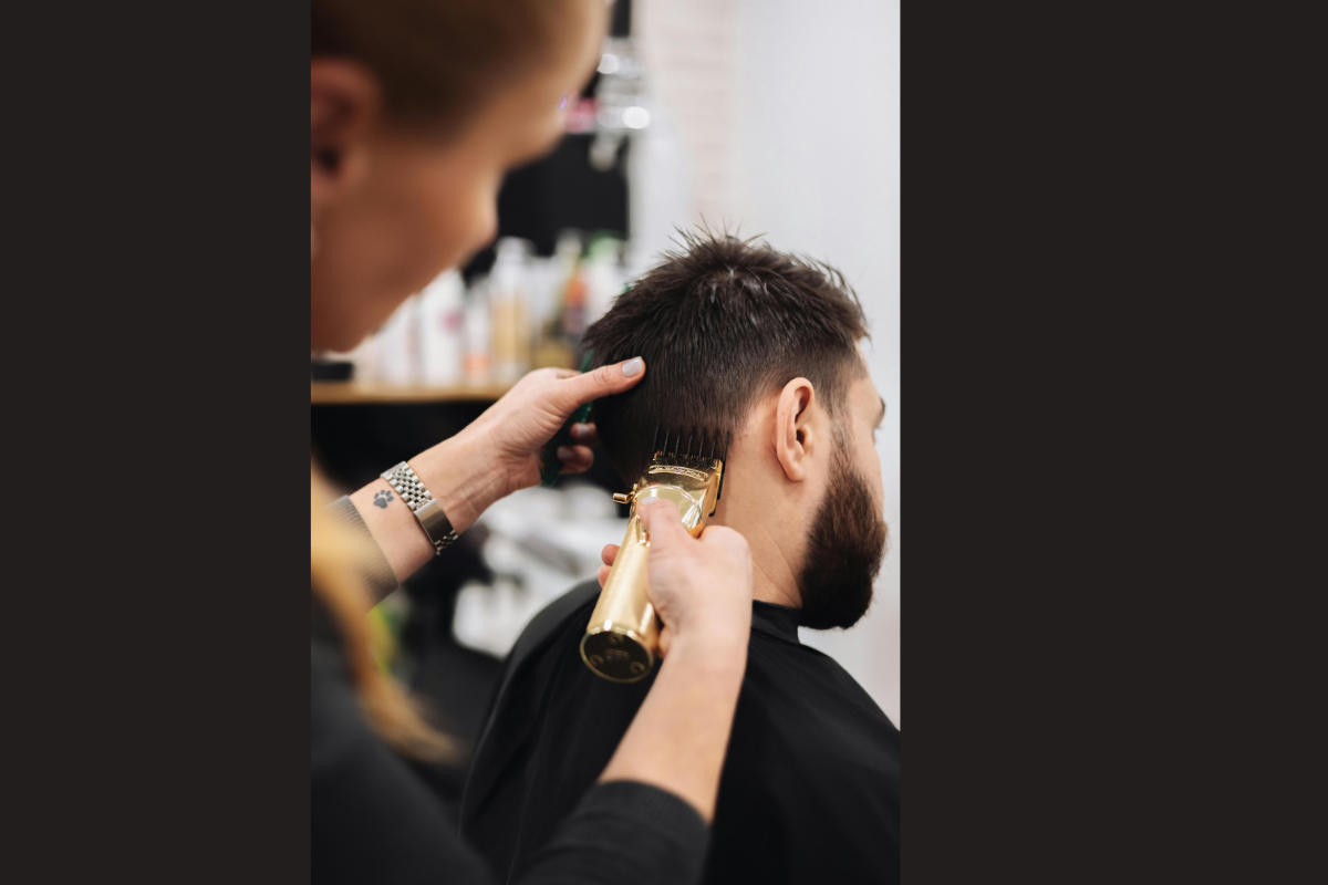 man hair lightening in salon