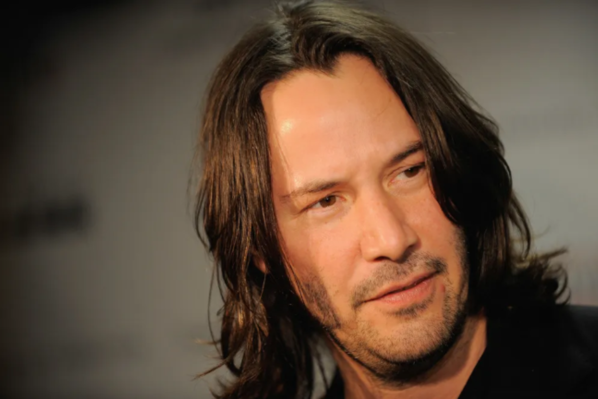 Keanu Reeves – The Shoulder-Length Classic