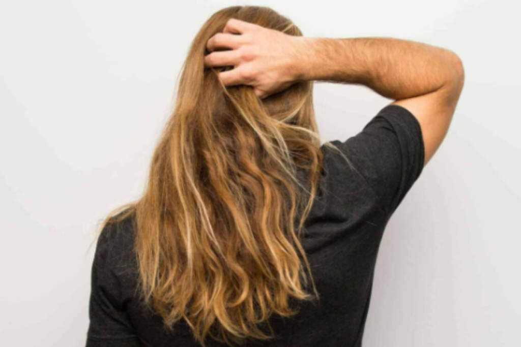 Long Hairstyles for Men with Wavy Hair_ Easy and Stylish Ideas